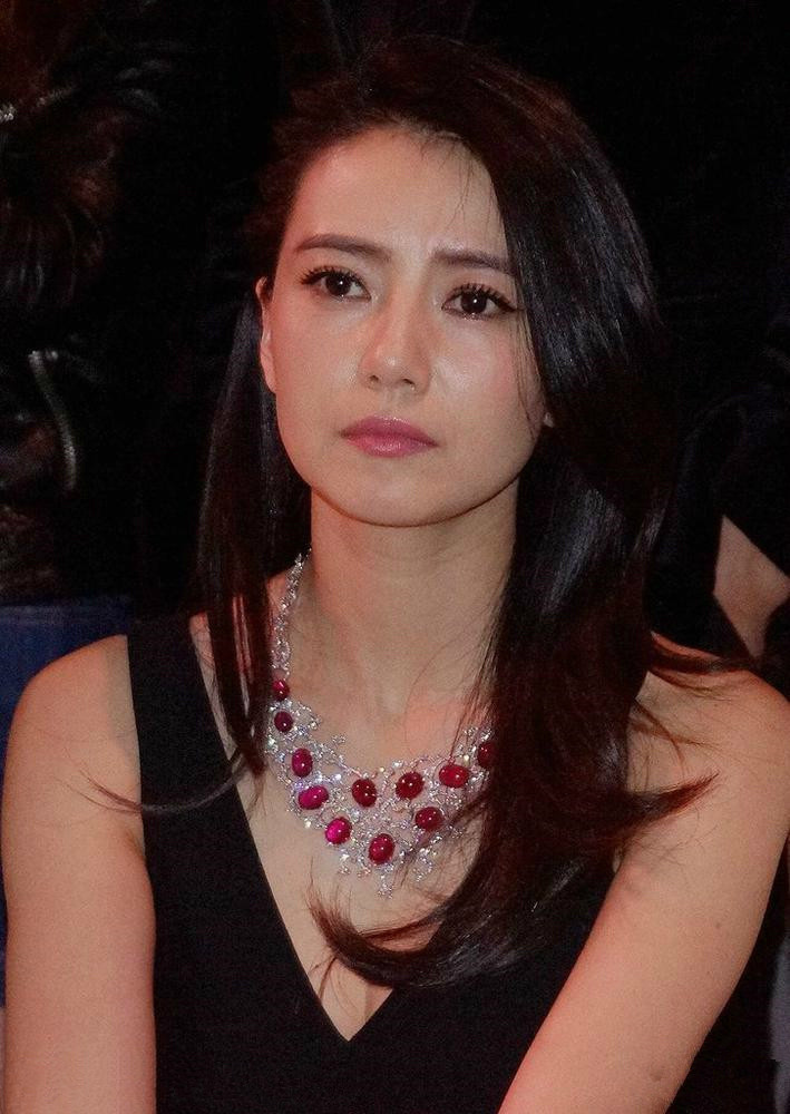 半夜醒来看时间=直接给失眠开了加速键有没有粉丝跟我一样，半夜迷迷糊糊醒过来，第一