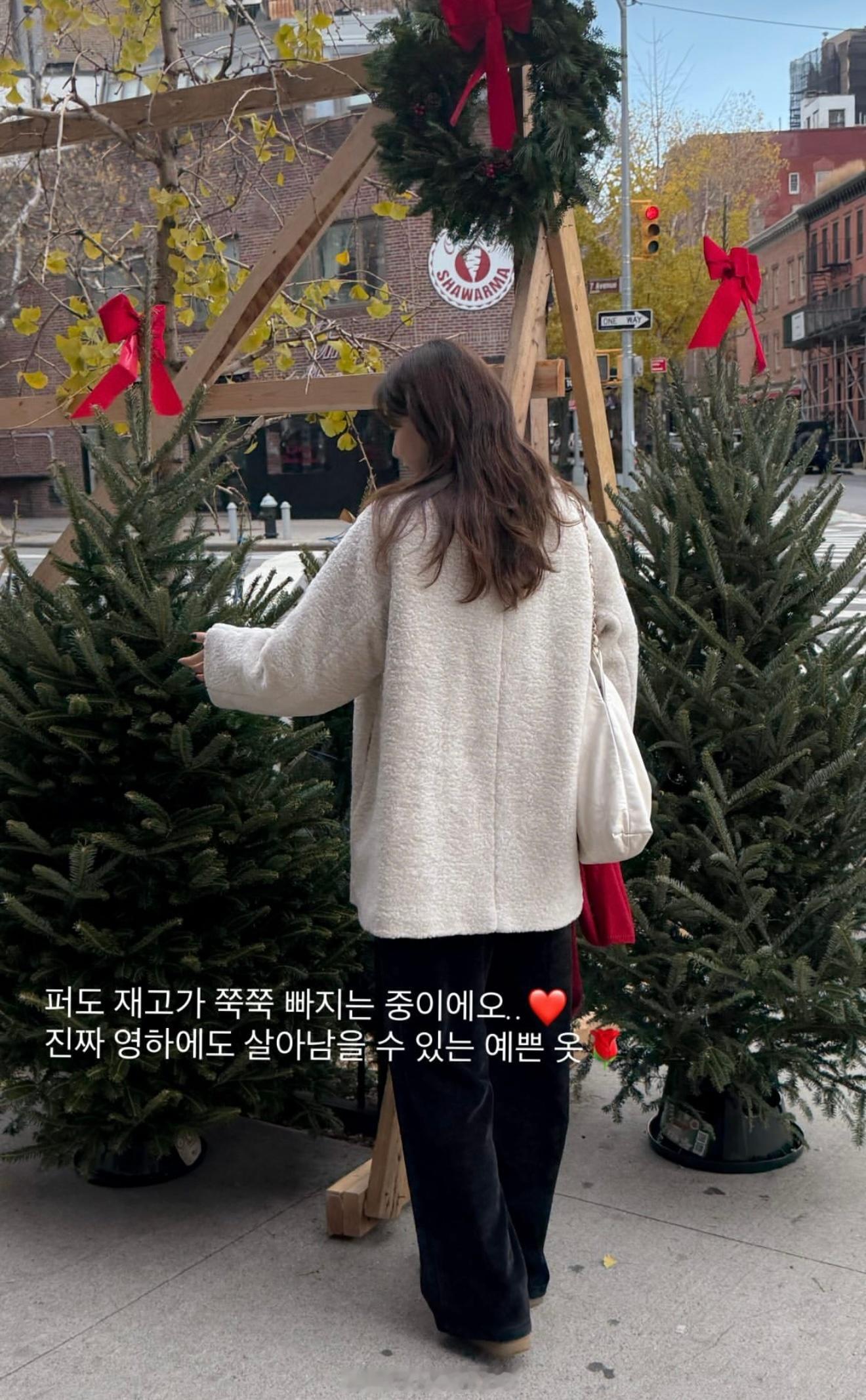 穿搭分享 连续更新第2680天韩国时尚女生日常搭配圣诞快乐🧑🎄🎄韩系穿搭超