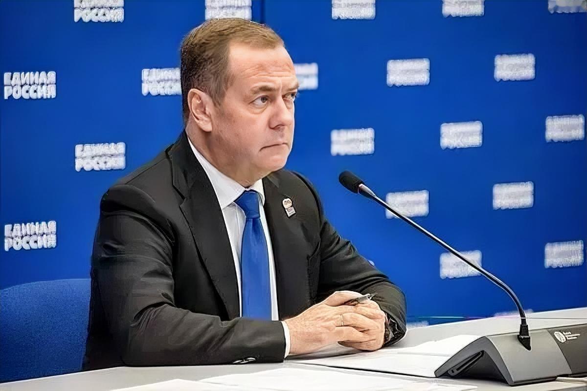 14日,俄罗斯联邦安全会议副主席、统一俄罗斯党主席梅德韦杰夫指出,乌克兰地区冲突