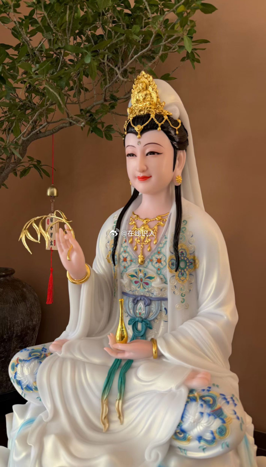 有喜事，不必喧哗。众知则扰，多传则散。把欢喜留给自己，把计划藏进沉默。福气不晒，