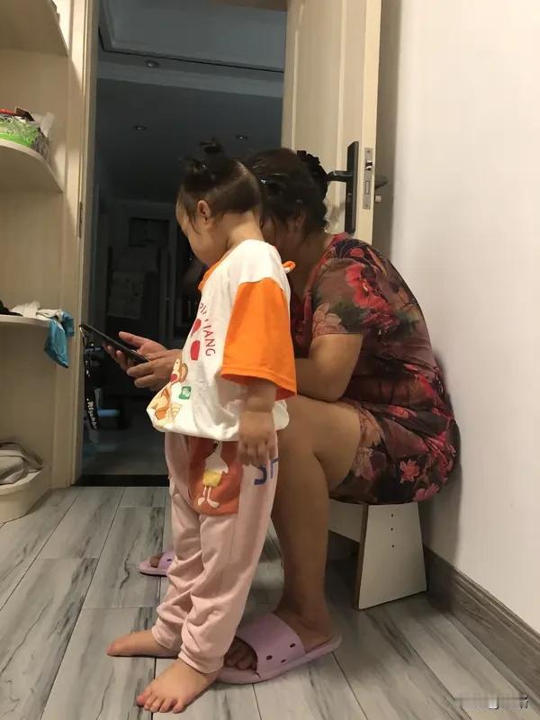 2019年，67岁的田新菊自然受孕产女，取名天赐，创下国内自然受孕最高年龄纪录。