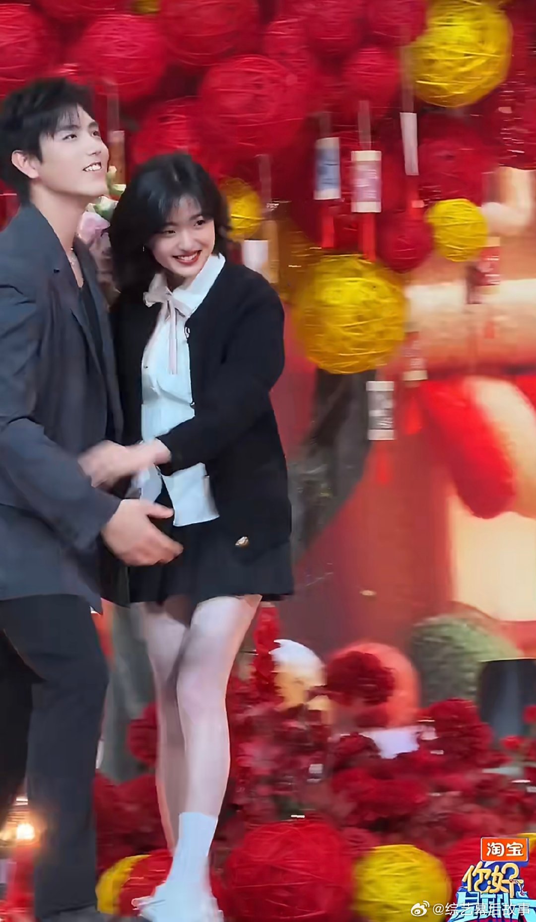 陈飞宇孙千有种体制内的甜苏感 这对的甜苏感太绝了！陈飞宇孙千对视害羞、低头浅笑，