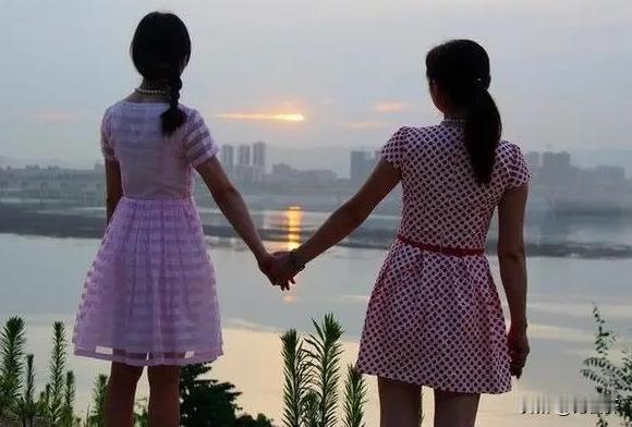 “吃相太难看！”浙江，父亲母亲有两个女儿，两套房子，说好了房子一人一套，姐妹俩认
