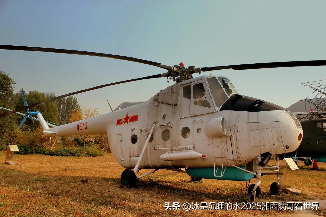 今天也是直-5直升机的生日。 1958年12月14日，国产直-5直升机成功首飞！