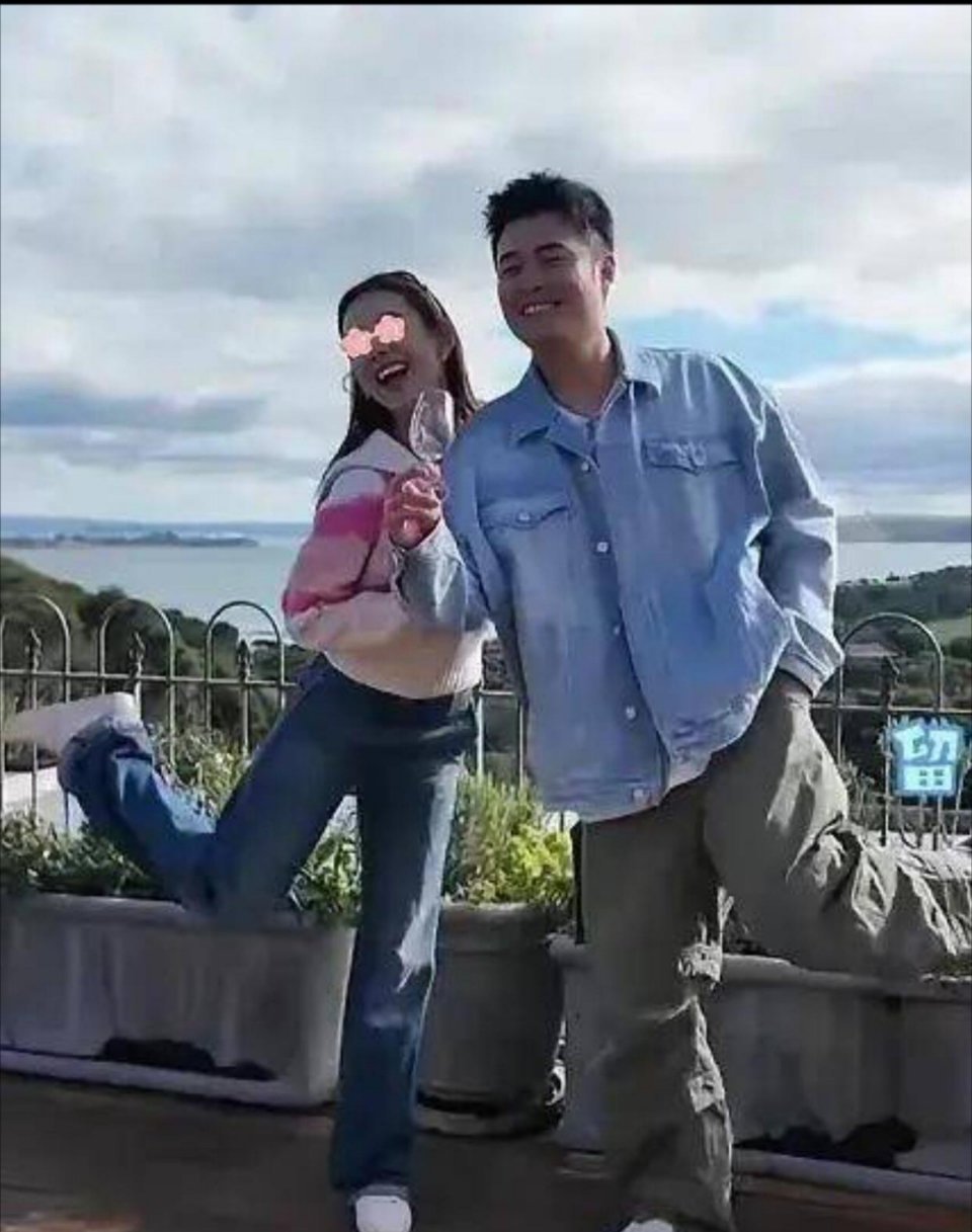 陈赫张子萱夫妻明明很甜蜜，但是为了惹怒网友，还是给妻子脸上打码吗？至于吗？ ​​