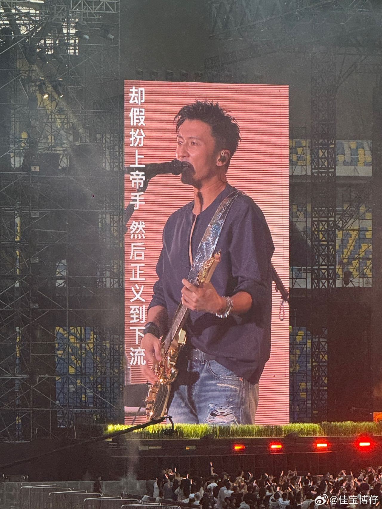 谢霆锋深V开到腰了看完西安现场彻底沦陷，谢哥魅力真的无解