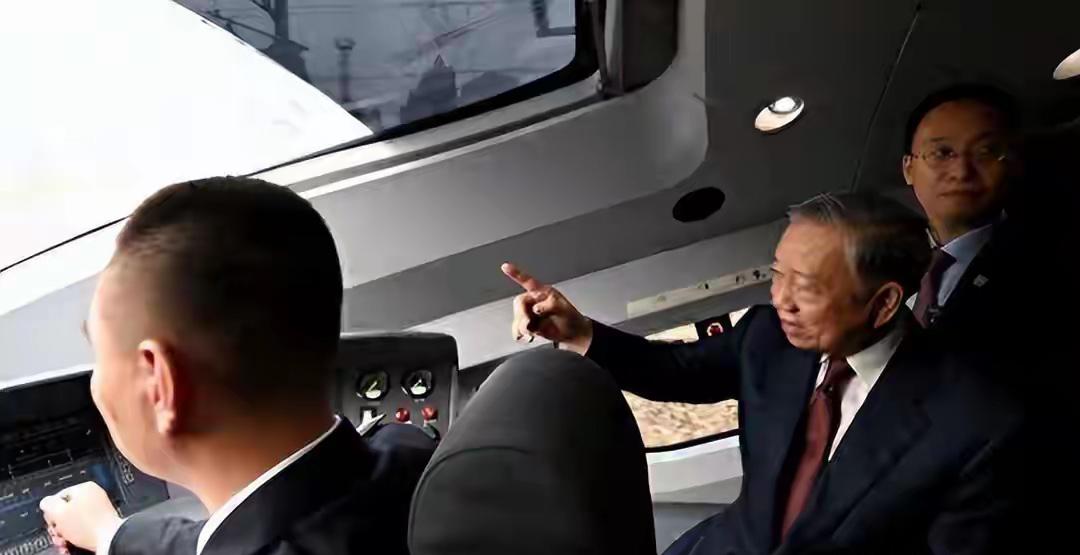 近期东南亚铁路领域接连出现值得深思的动态，不少人都对越南的举动感到疑惑。
4月1