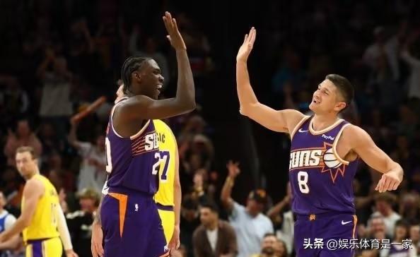 湖人负于太阳，ESPN名记文霍斯特直言：这场比赛拉响了湖人警报，三巨头组合效果不