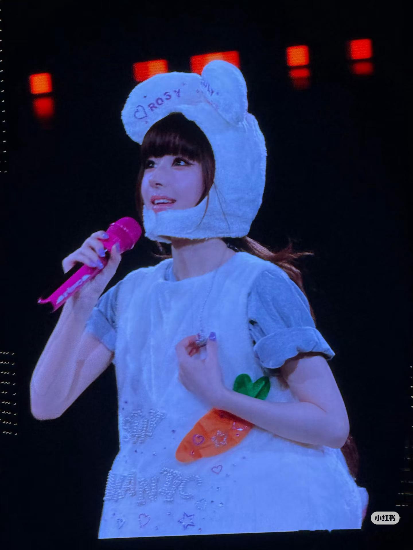 此女世萌一赵露思