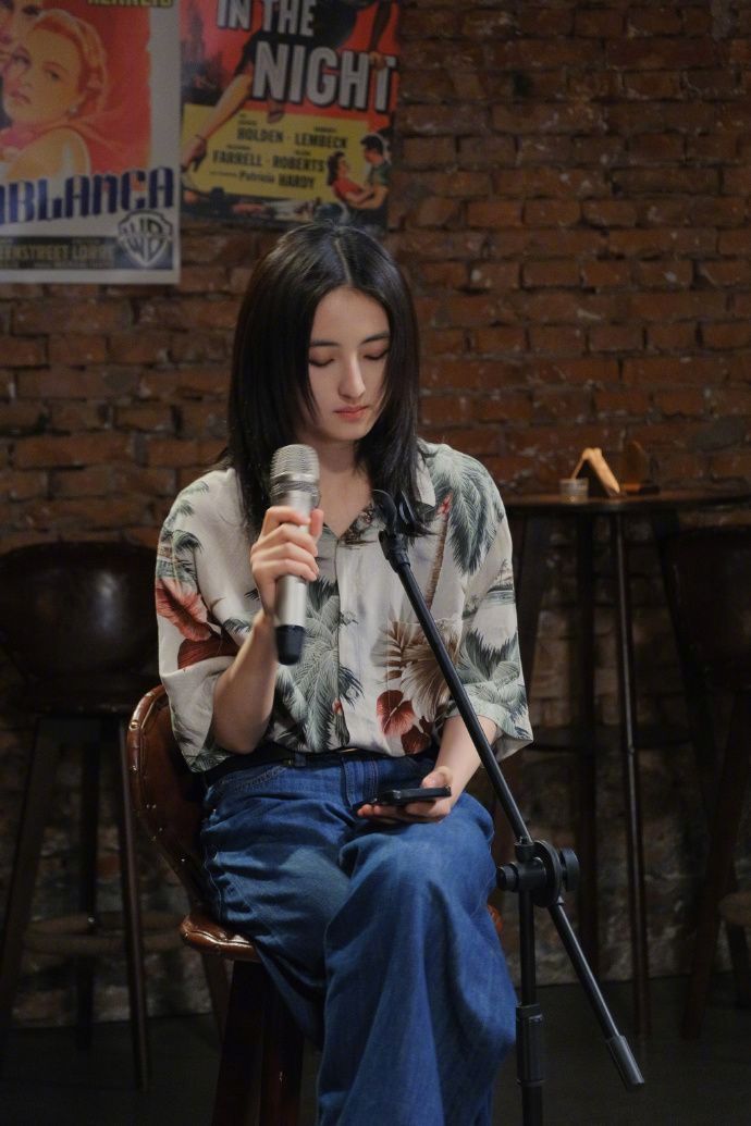 【言承旭对张子枫的表演有共鸣】为了维持角色身上的孤独感，言承旭刻意减少与其他人的
