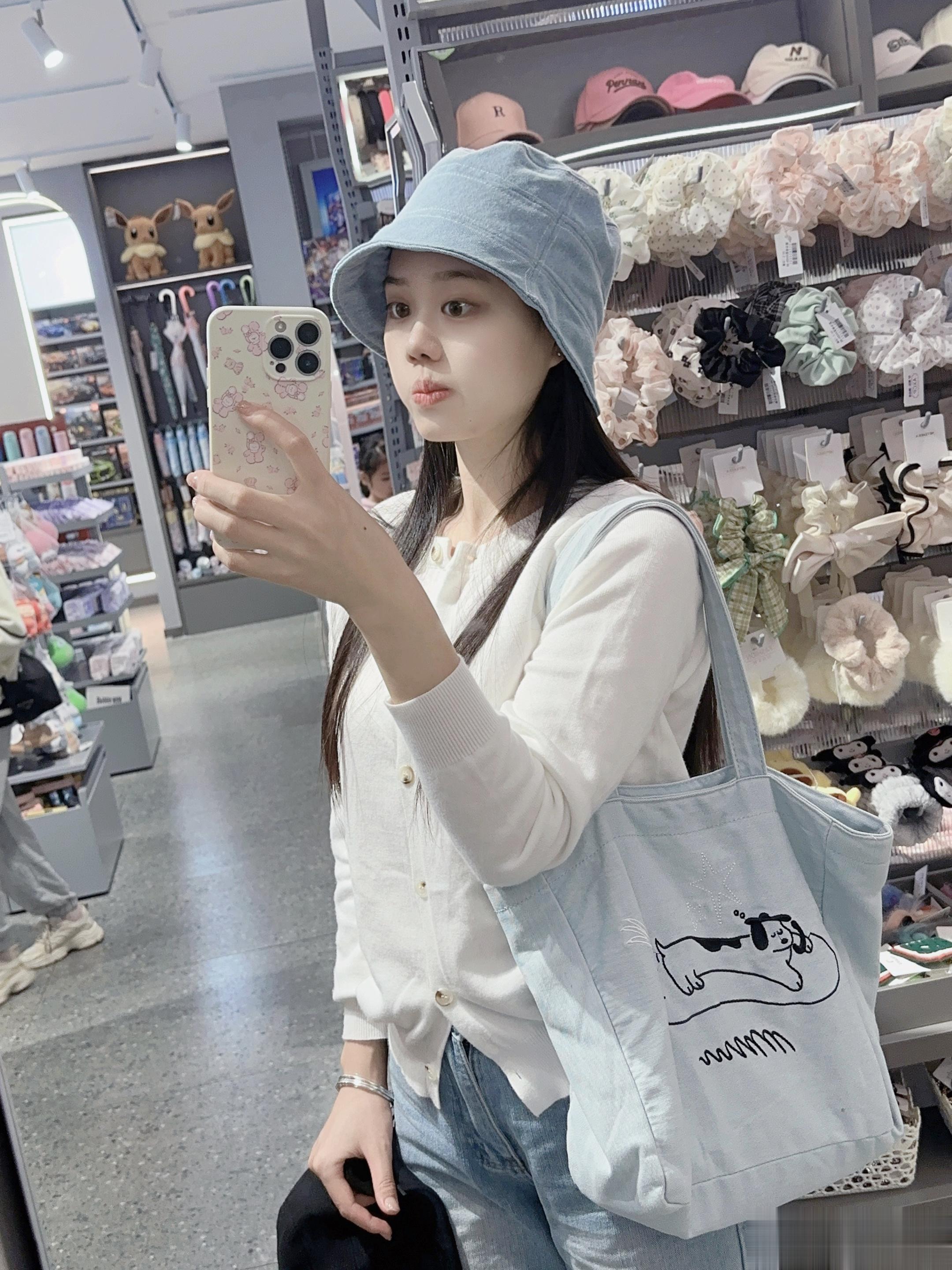 上班各自忙碌 下班一起散步 ​​​