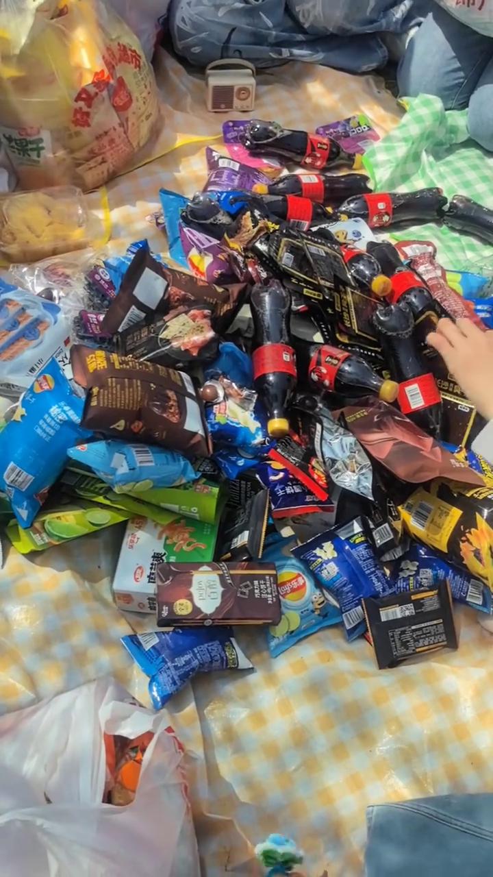 一个绿色，蓝色，紫色，黑色，倒不了，可乐。没事，倒过来，倒出来，白色，橙色，黄色