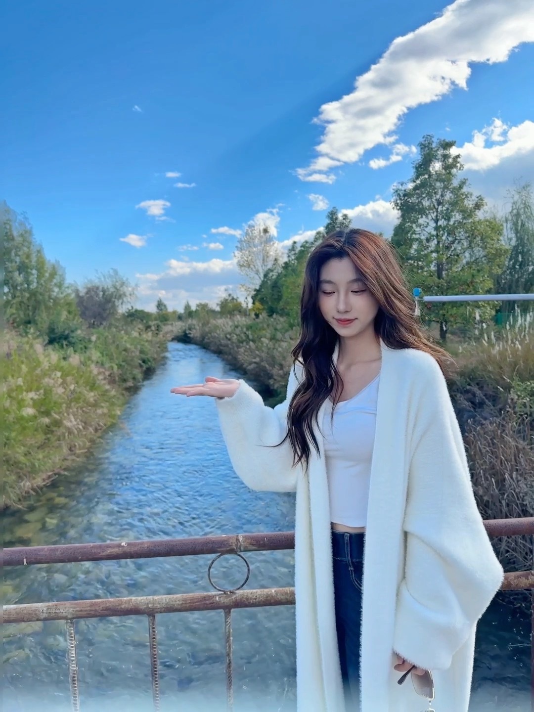 突然翻到之前去大理意外发现的一条小溪的照片 这样看大理真的很美 ​​​