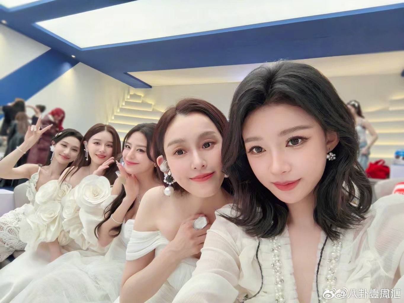 孙怡感谢李斯丹妮宋妍霏 孙怡总结告别三公孙怡发文总结告别三公，感谢李斯丹妮宋妍霏