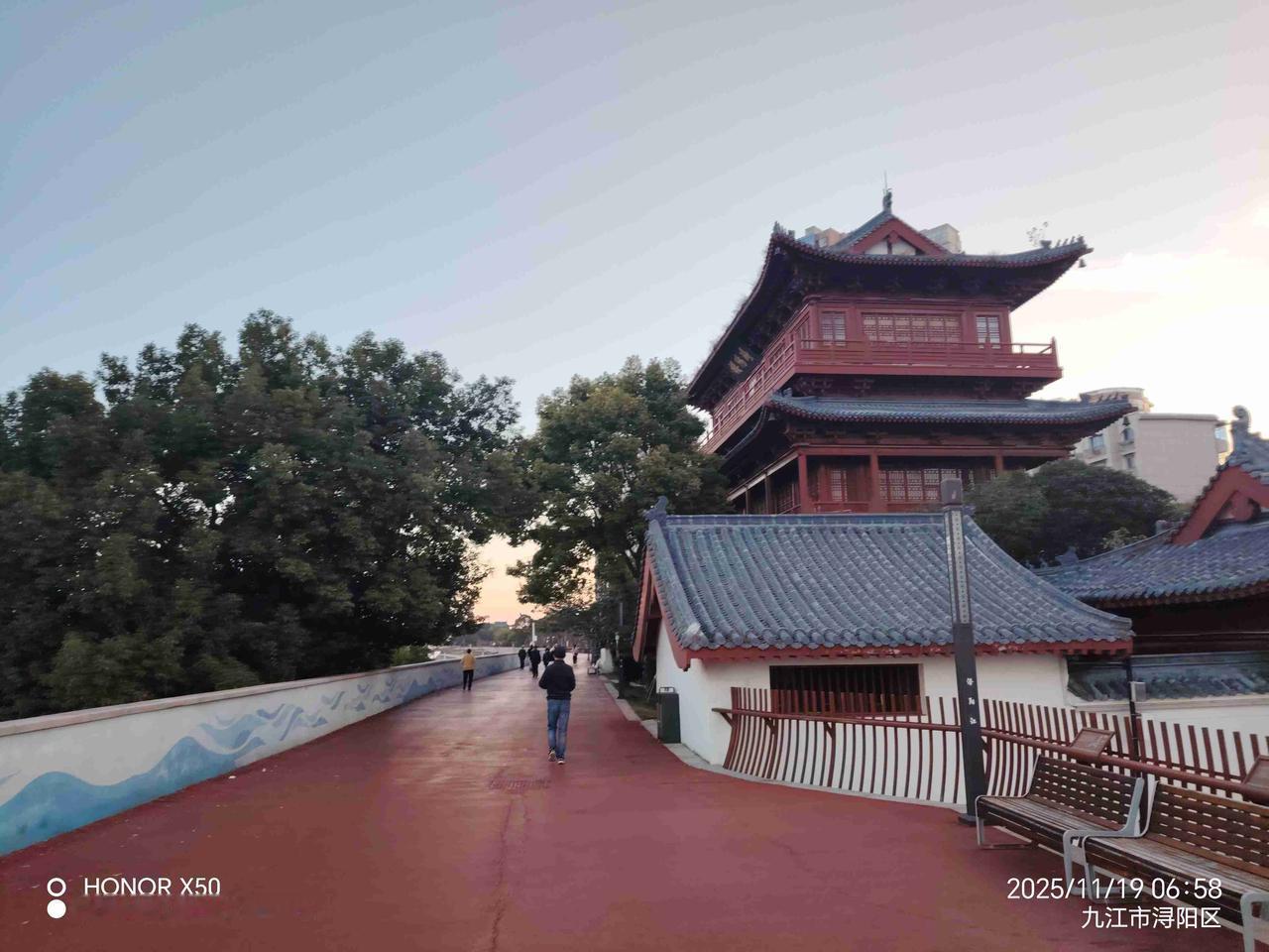 我的今日状态：😁轻松愉快
我这里的天气：☀️晴天《浔阳楼》下晨练打卡分享运动