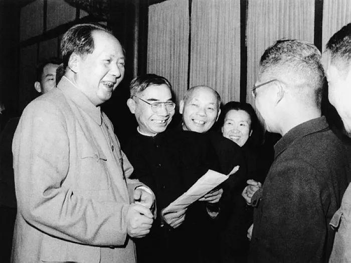 “中国这个国家有人吹牛皮说是什么‘爱好和平’，才不是那样，爱斗争，动不动就打，我