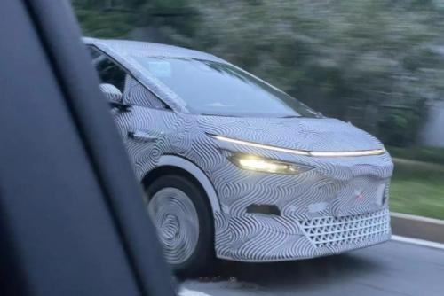 #新能源汽车# 【外观不输理想 小鹏X9最新谍照曝光 眯眯眼终于取消】看空间8月