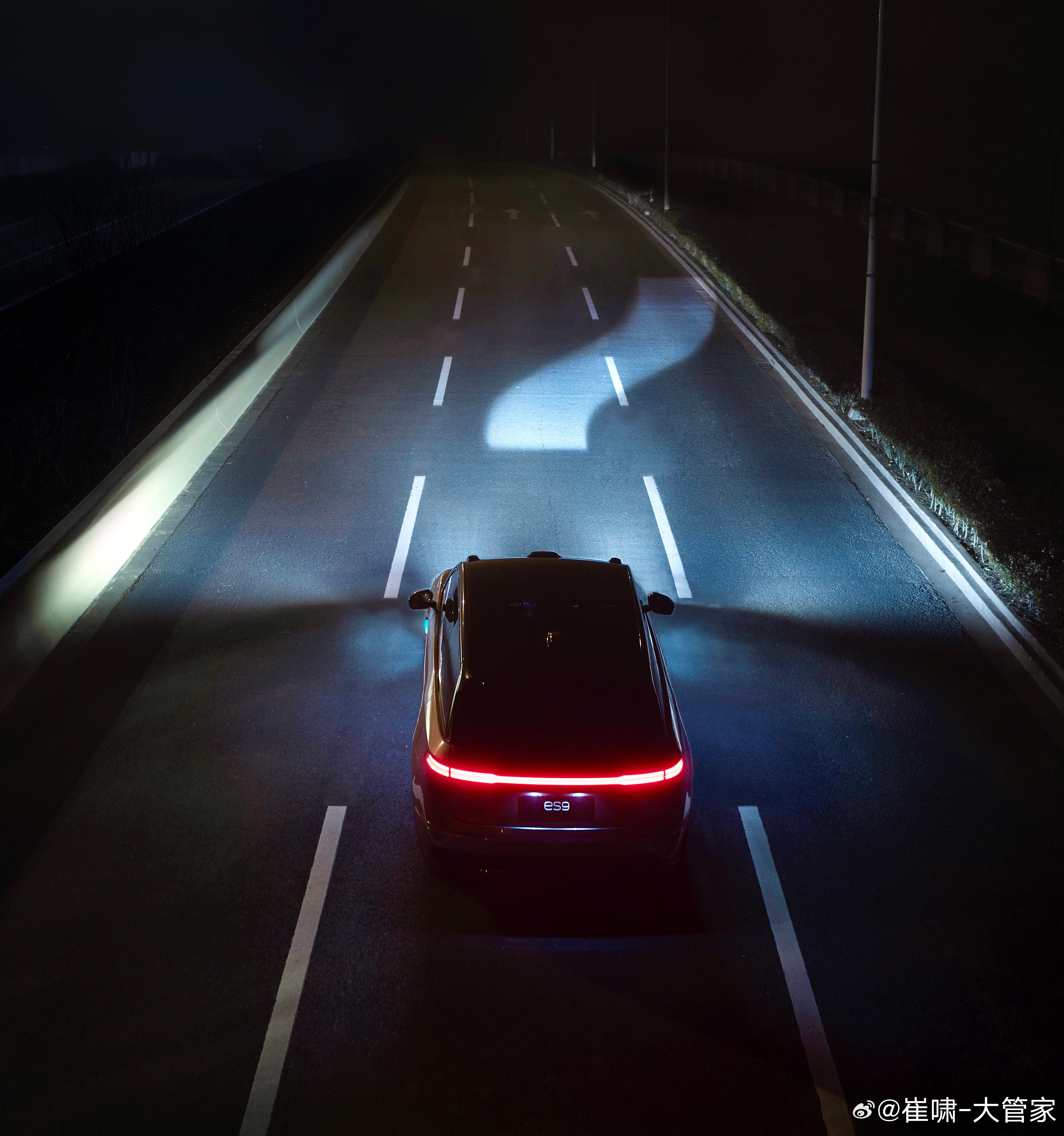 上帝说：“要有光”，于是世间就有了光。蔚来ES9说：“来，拐个弯儿”，于是光就弯