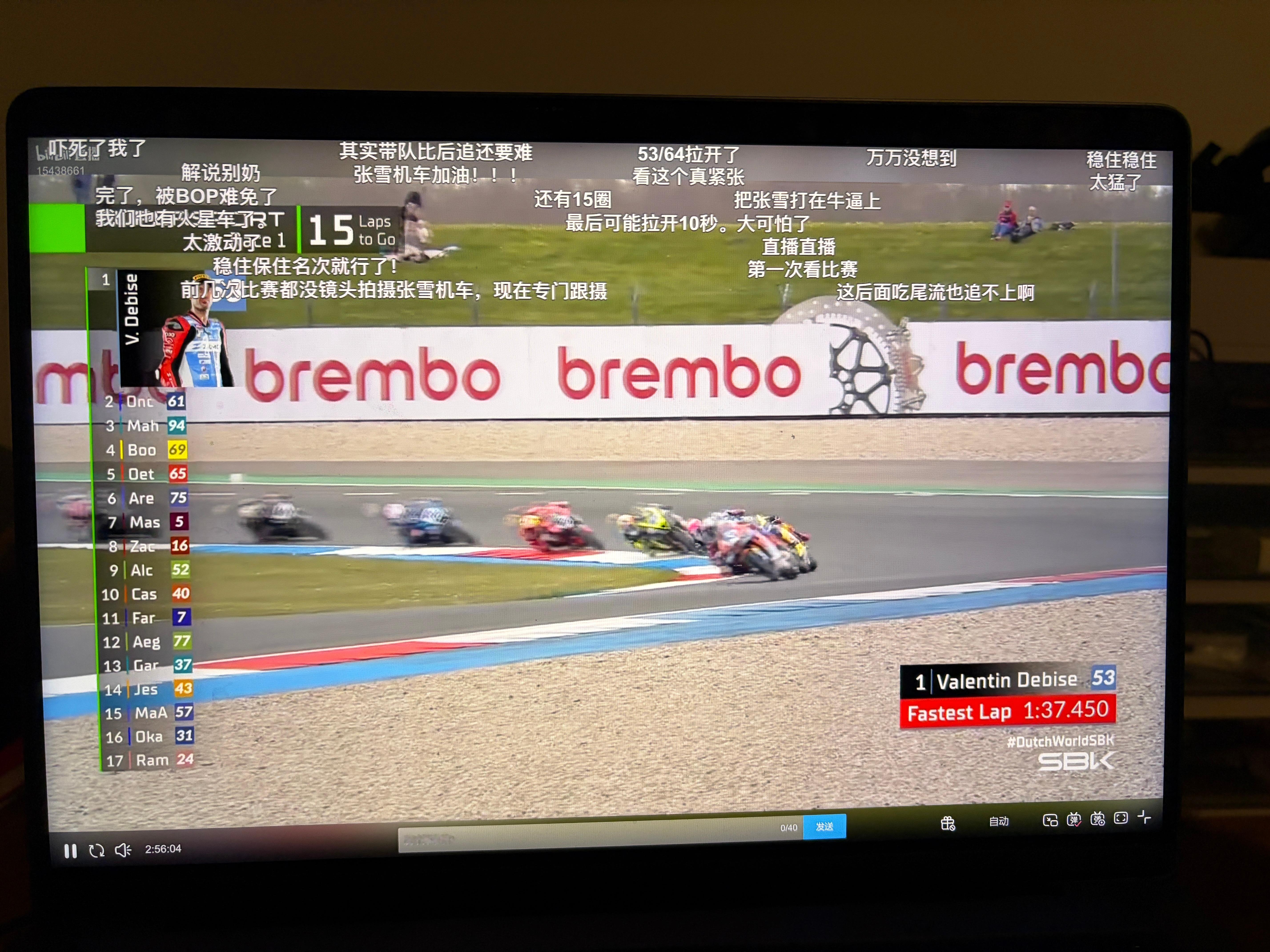 正在直播，张雪机车WSBK世界超级摩托车锦标赛—荷兰站正赛目前还剩下14圈张雪机