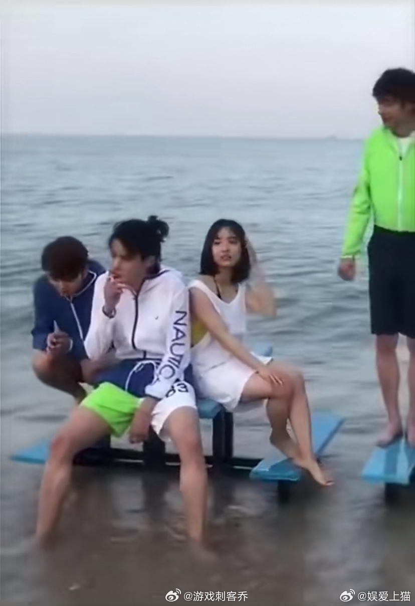 王鹤棣让沈月吸二手烟，沈月也不太舒服道个歉吧 