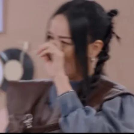 那英，哽咽落泪！

6月28日晚上，那英突然冲上了热搜，这次是连她也想不到的事情