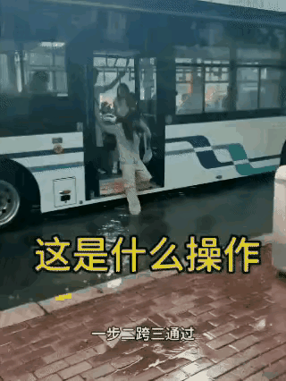 大家怎么看这样的司机，首先做为司机，你要知道自己拉的是人不是货，完全可以再靠边一