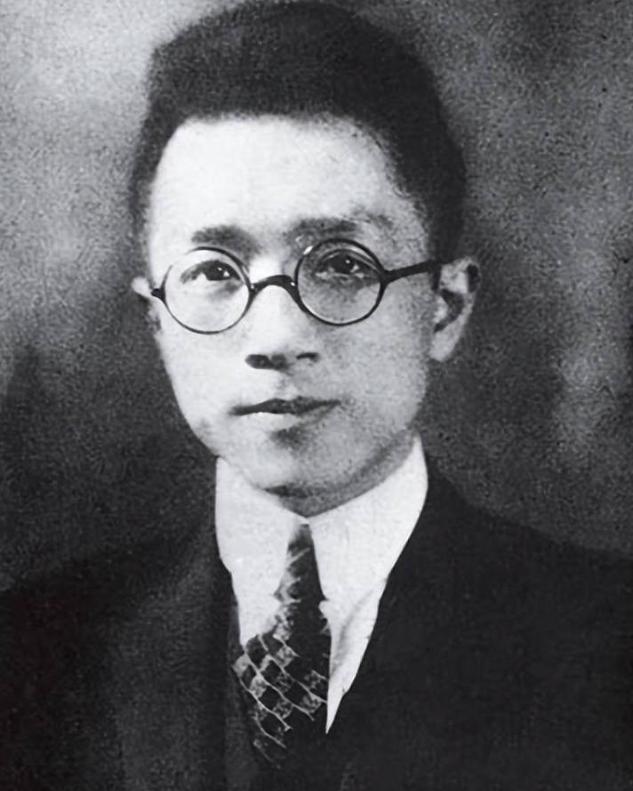 1948年的北平，风雨飘摇、时局剧变，这座千年古城即将迎来和平解放，时代的十字路