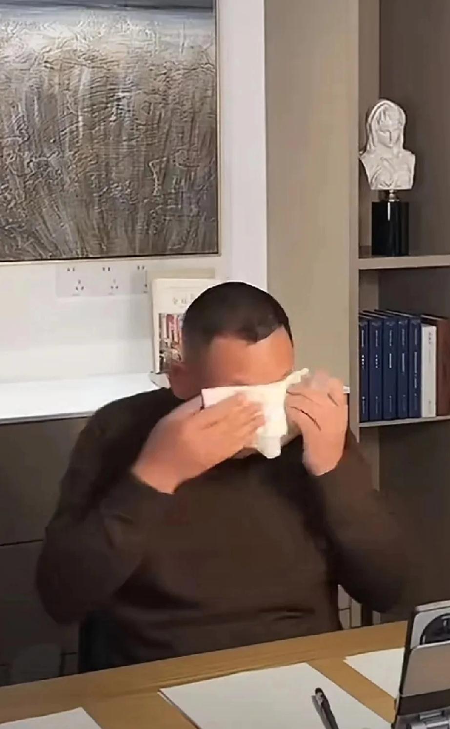 于东来icon没出事之前，天天抖音刷他捐钱造航母，为员工摸福利，打造完美超市，觉