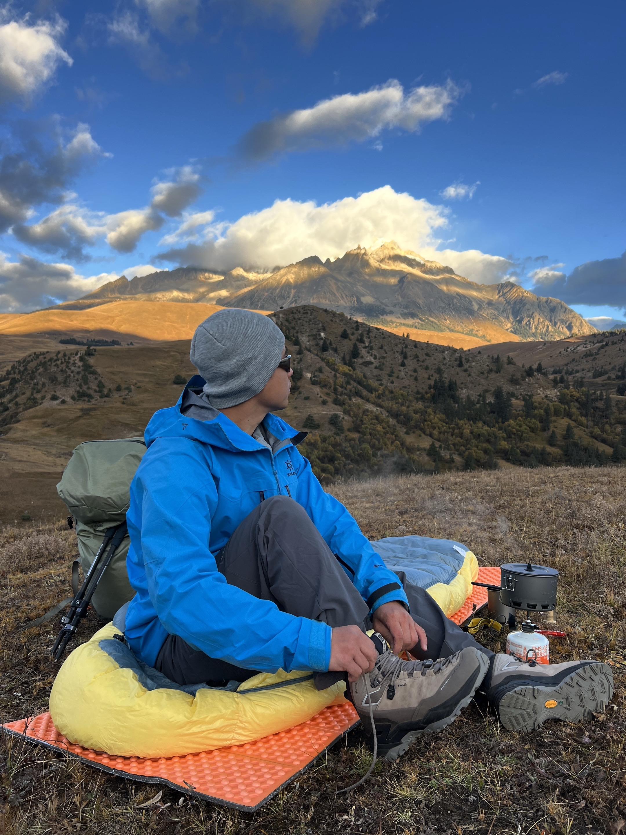 永远不要只看路途的遥远，而忘了自己坚持了多久才走到这里。