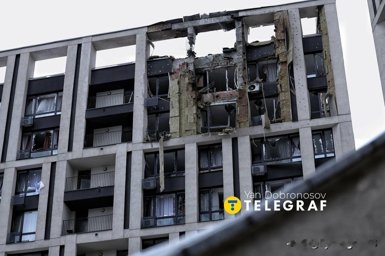 ‼️🇷🇺🇺🇦这是俄罗斯袭击基辅另一栋高层建筑后的景象