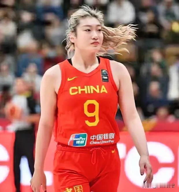 很大可能！担任巴黎奥运的中国旗手将从这5人中挑选出来！
1、李梦：29岁身高18