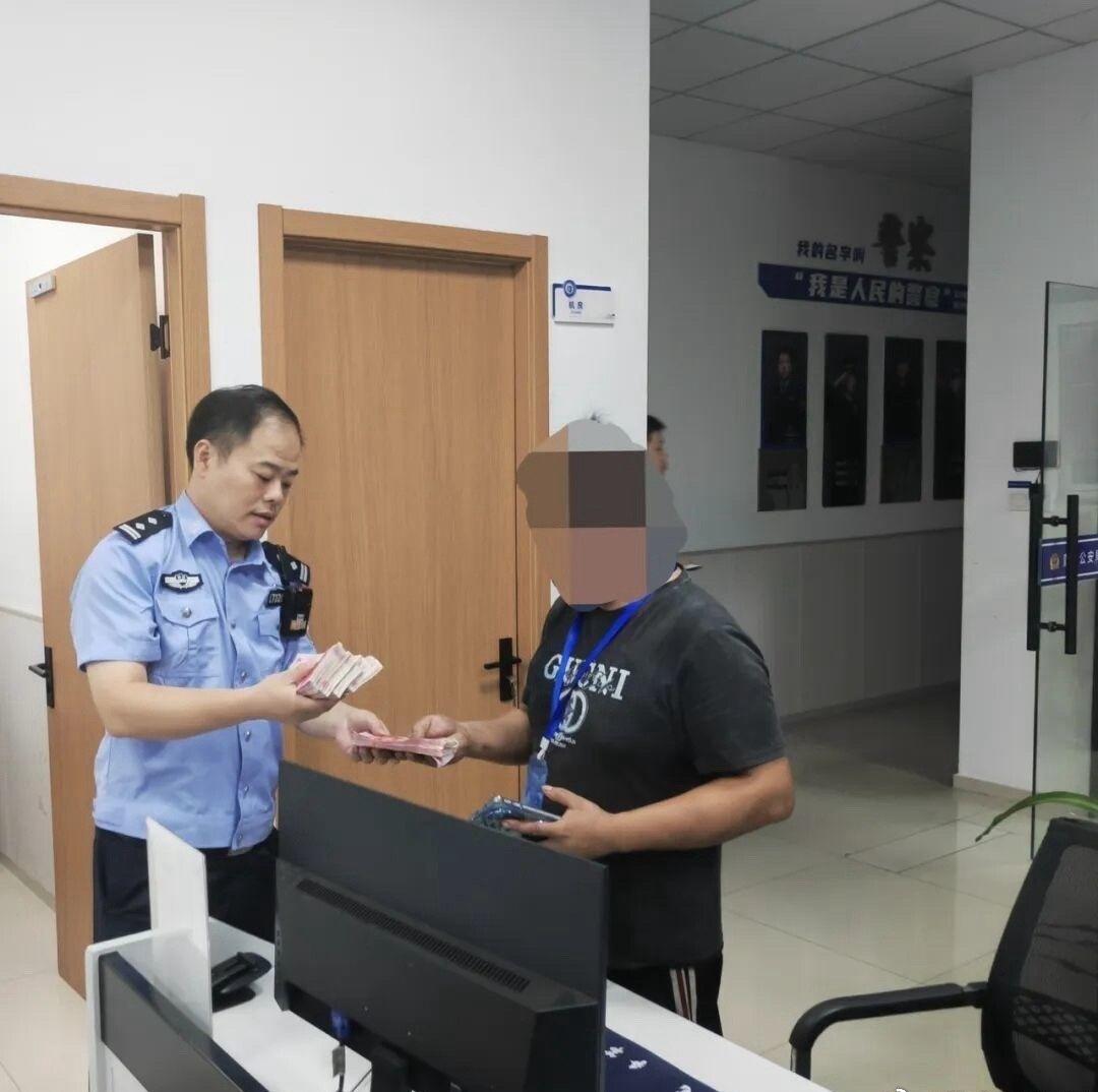 台州民警疾驰拦截揭骗局挽回五万元损失对网络上的“稳赚不赔”“快速致富”等宣传保持