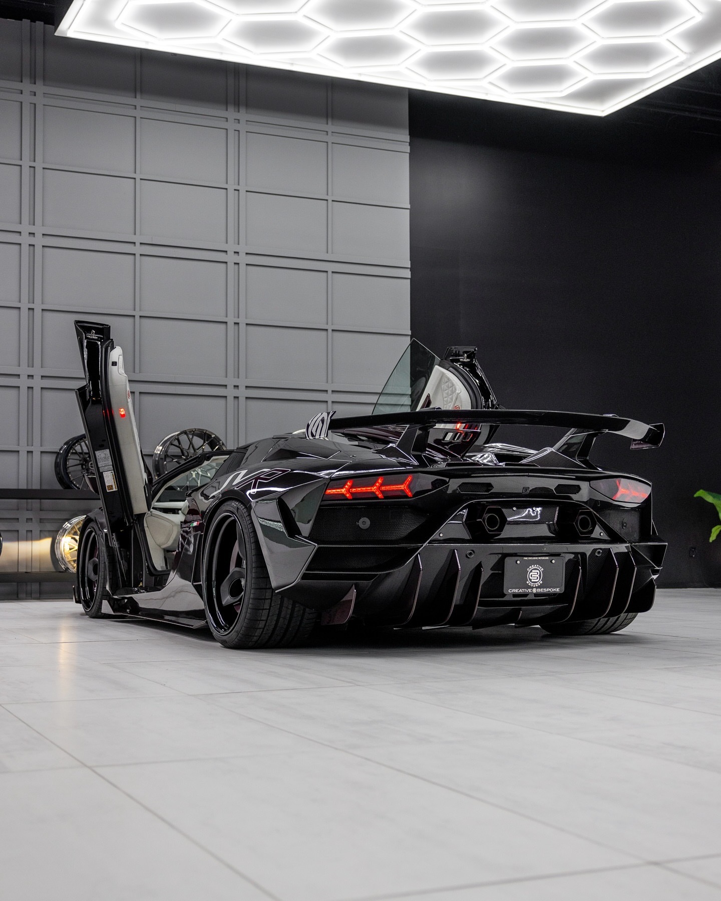 2019 Lamborghini Aventador LP 740-4 S糖果红