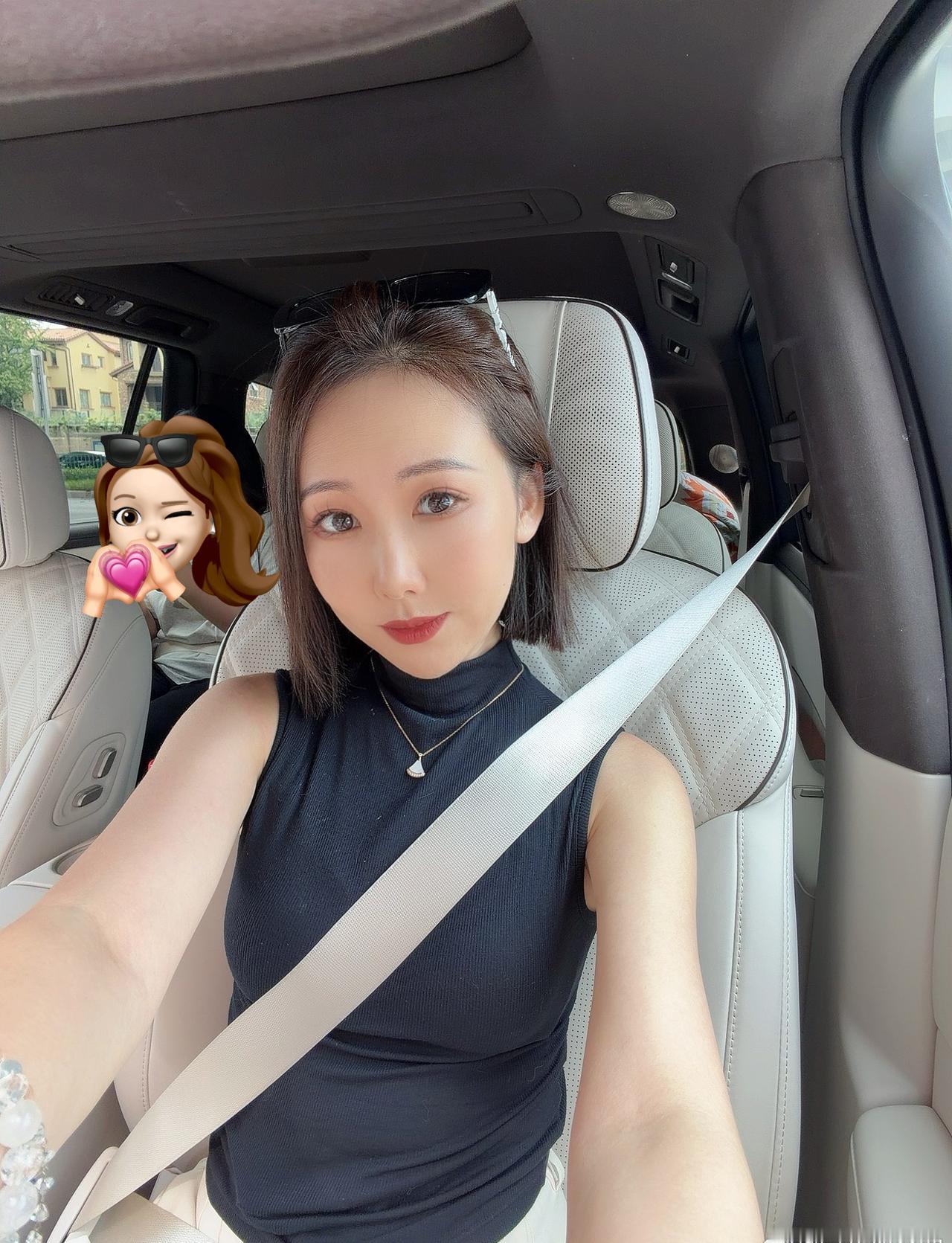 虽然马上放假了，但依旧还在出差拍🚗
嗯～就是这么爱工作
宇儿ootd ​​​