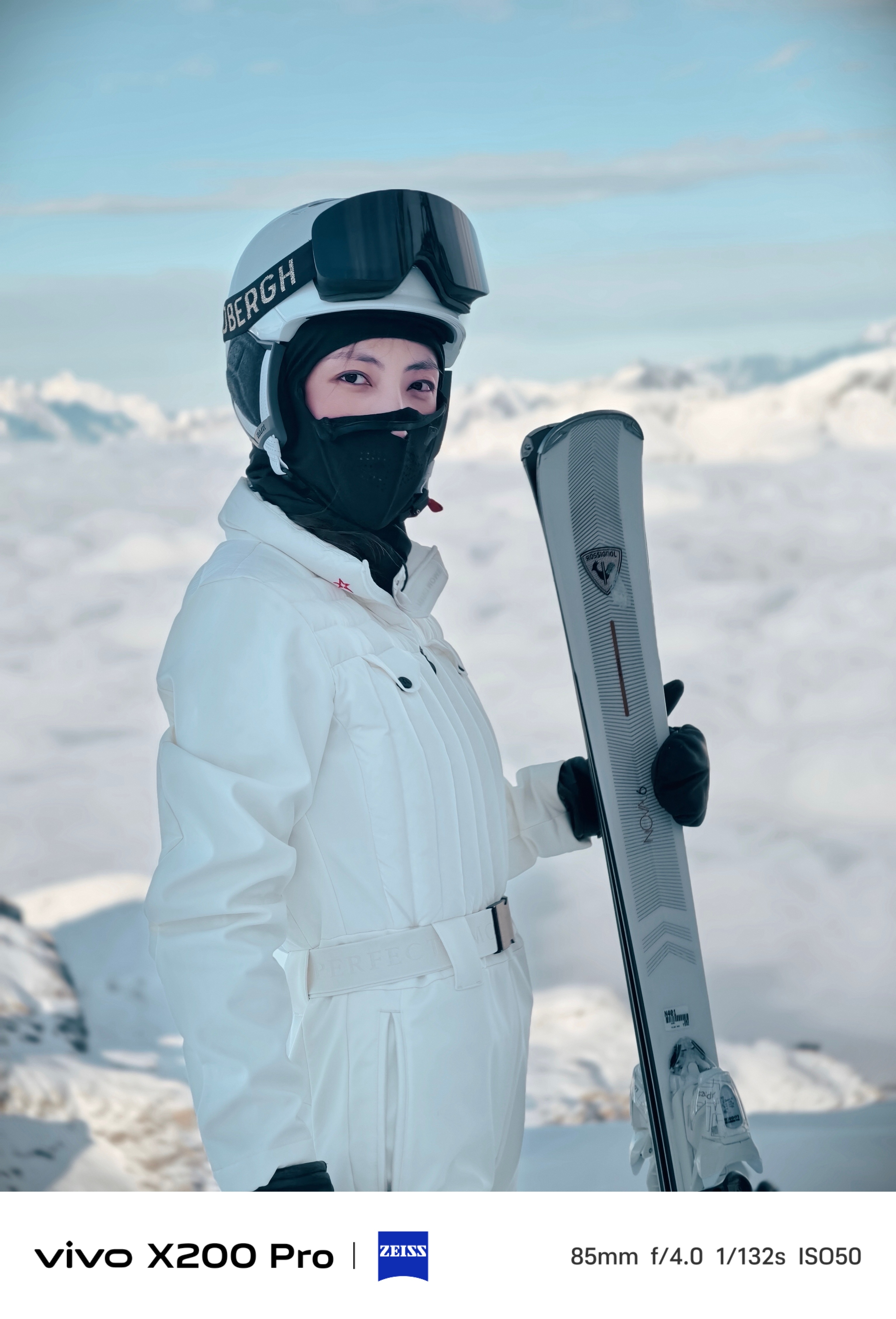 多亏这次欧洲滑雪我带的是 vivo X200 Pro 手机。给团友和路人拍的游客