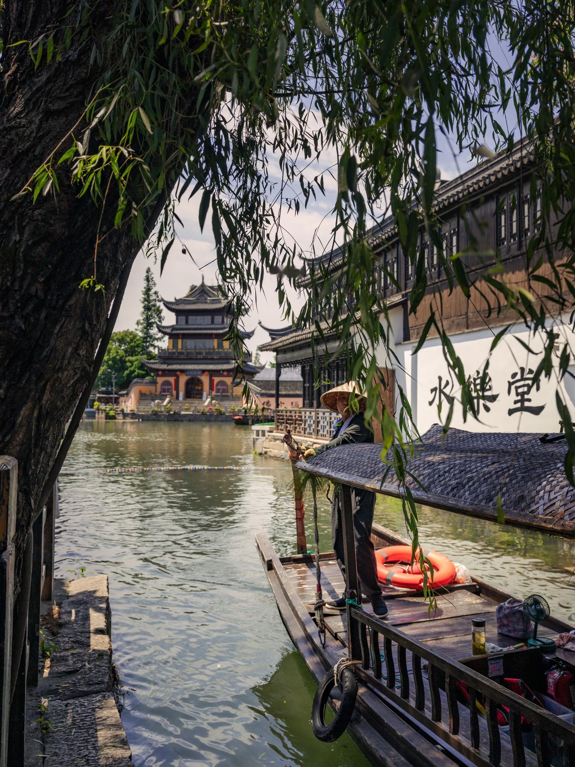 上海夏天消暑的正确打开方式盛夏上海拥有多样消暑方式，湿地公园纳凉、水上乐园嬉闹，
