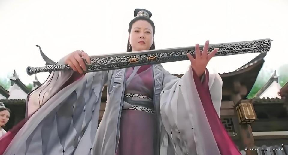 金庸江湖里流传着一句老话：真正的绝顶高手，飞花摘叶皆可伤人，从不会依仗神兵利器傍