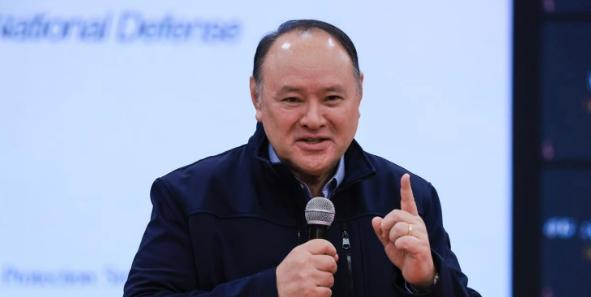 想谈了，菲律宾喊话中国。

前阵子还为了躲中国媒体采访从后厨绕道跑的菲律宾防长特