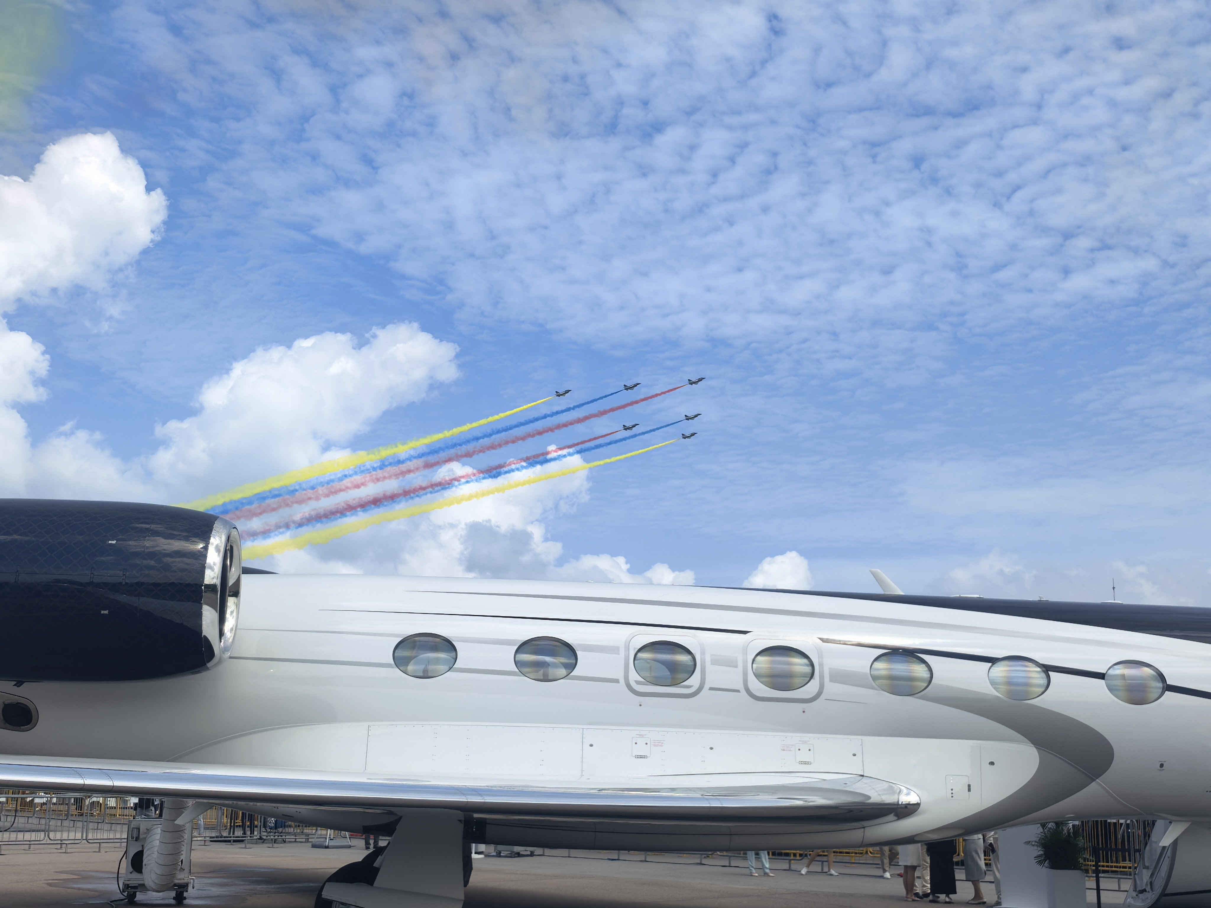 “战略定力”——风浪越大，愈显金贵。 