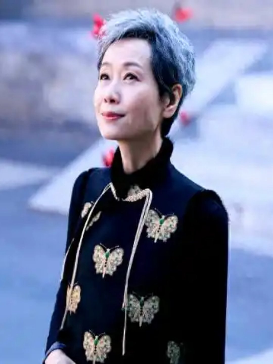 吴宣仪拒绝叶童 火箭三巨头之一的吴宣仪在浪姐现场宣布，加入侯佩岑组，拒绝叶童的邀