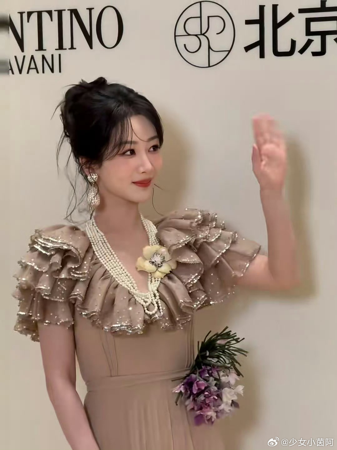 【杨紫】 张柏芝杨紫徐艺洋活动生图 今天状态绝绝子！好像油画中的少女活过来了！ 