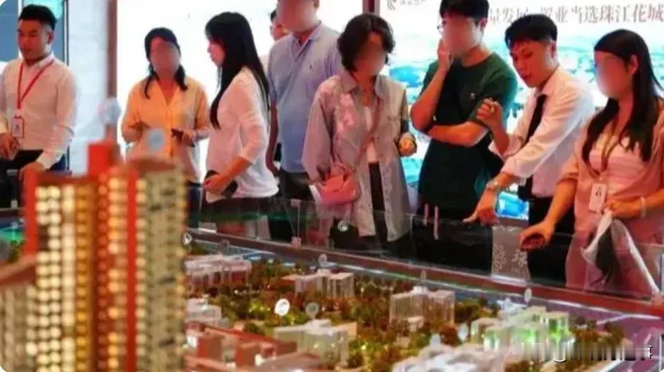 在2019年的那个春天，我站在长沙这座繁华都市的一处商品房售楼处，心中充满了期待