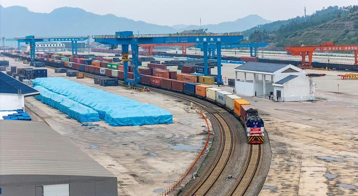国家铁路货运量稳步攀升，硬核运力托稳民生与产业大盘
 
记者近日从国铁集团公布数