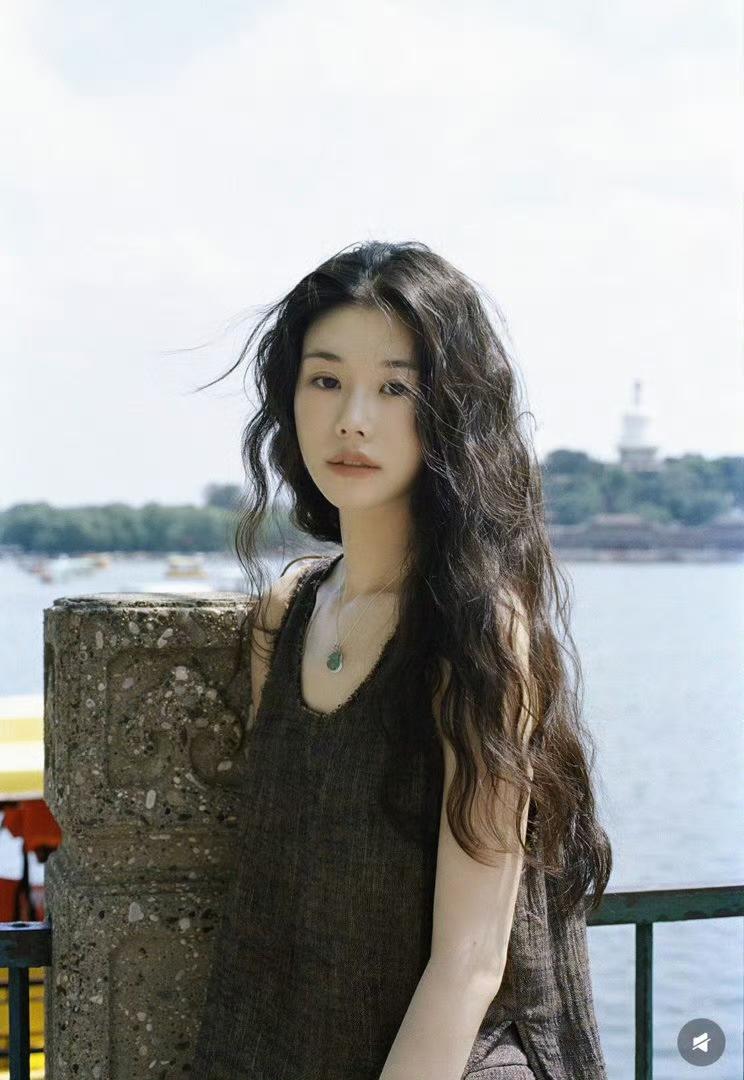 【美妆网红：姜乘澜欠税39.5元被公告】
     美妆博主姜乘澜（原艺名“程十