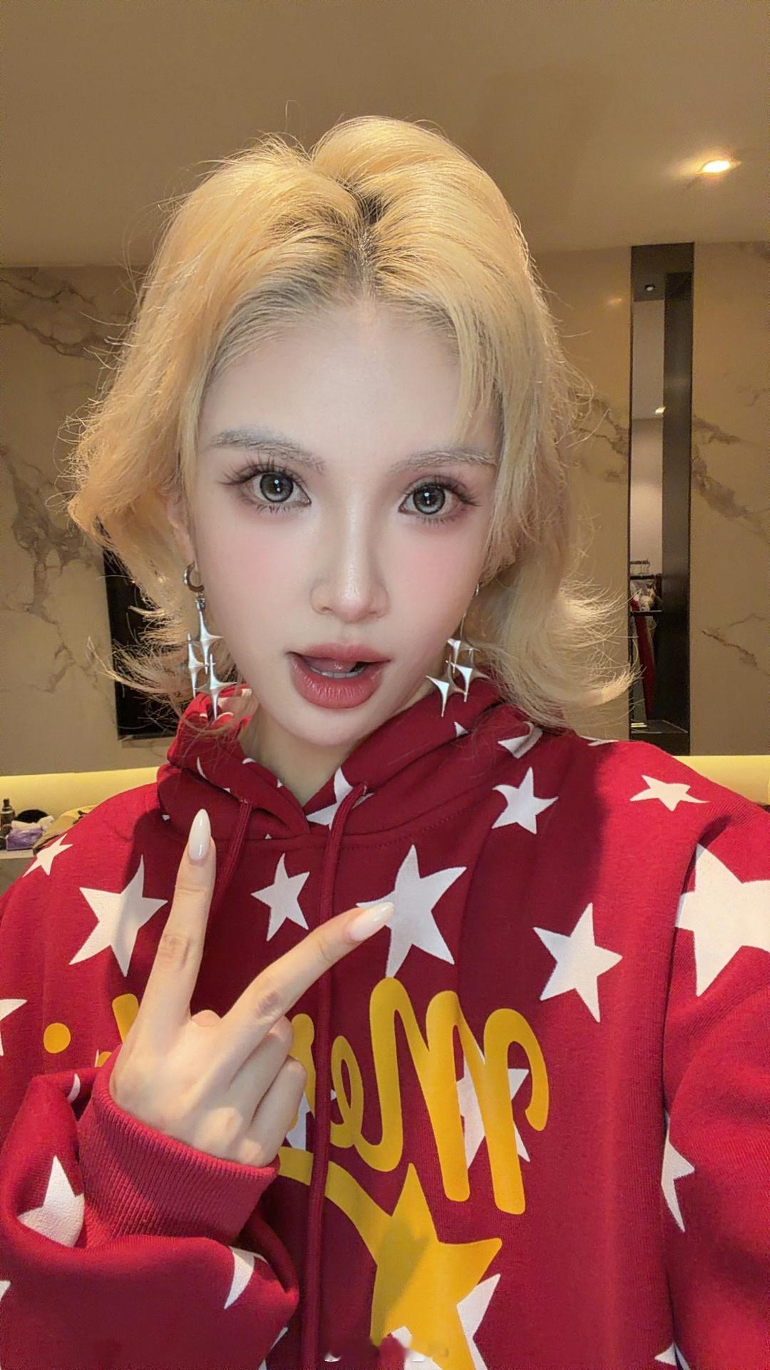 惊喜肌肉黄毛 
