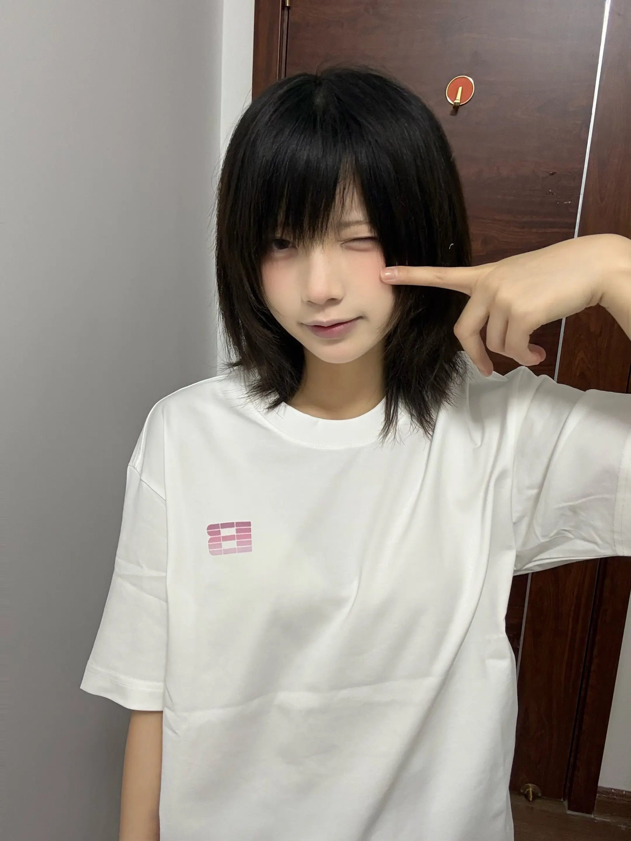 我嘴真笨 总是把天聊死 找话题好难 我又那么喜欢你 发个表情包都要找半...