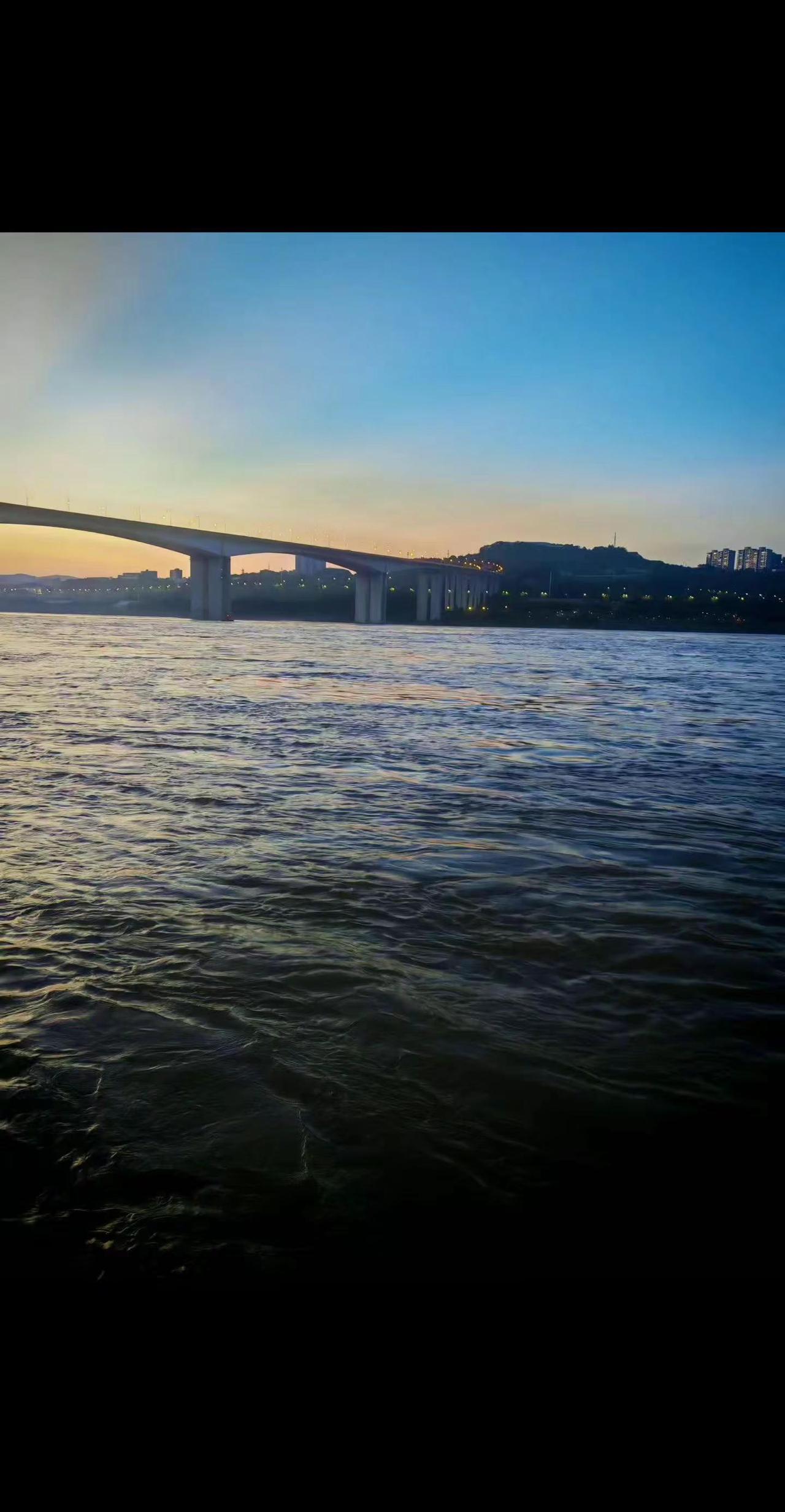 你怎么舍得让我的泪流向海