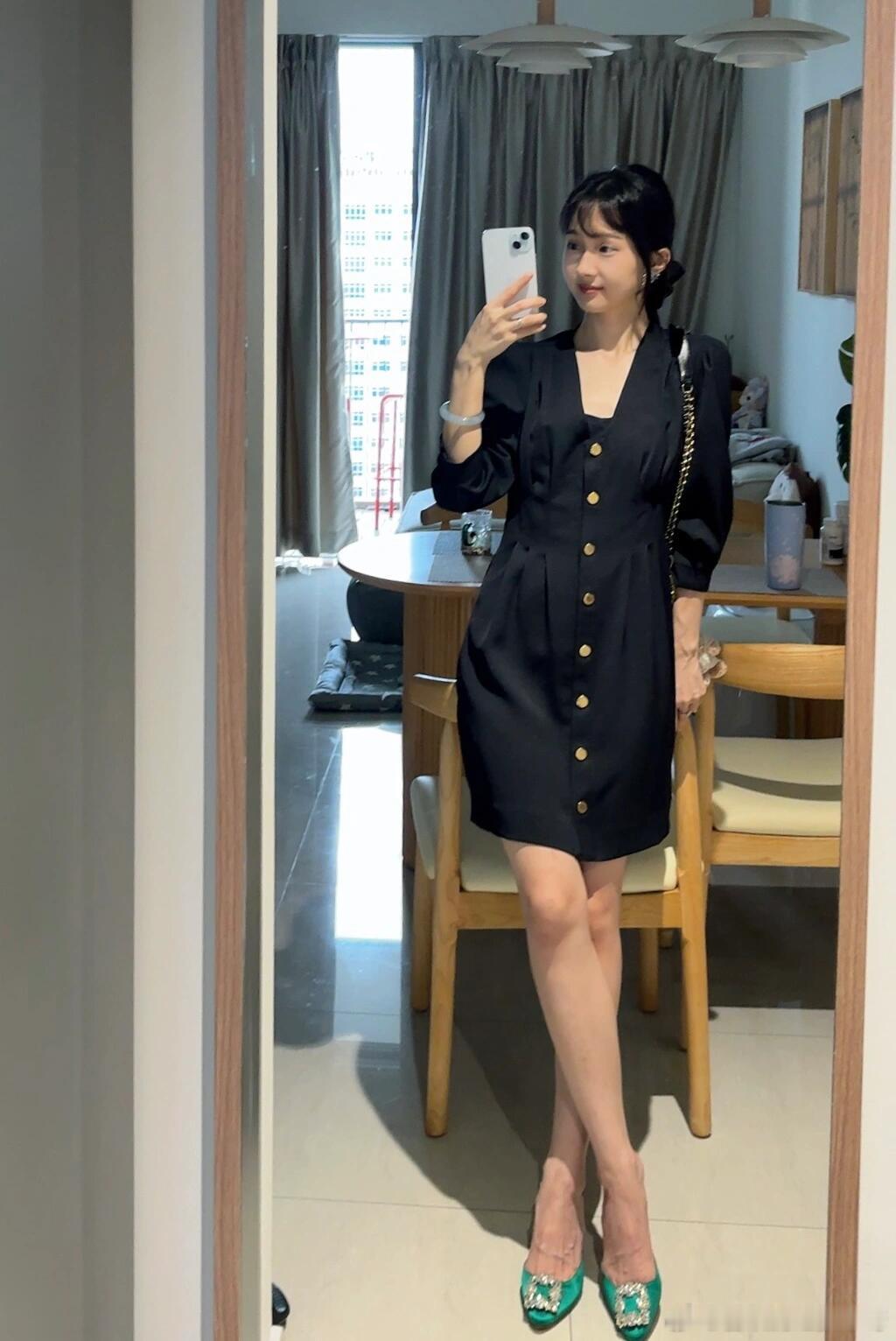 周末居家，穿没穿丝袜？ ​​​