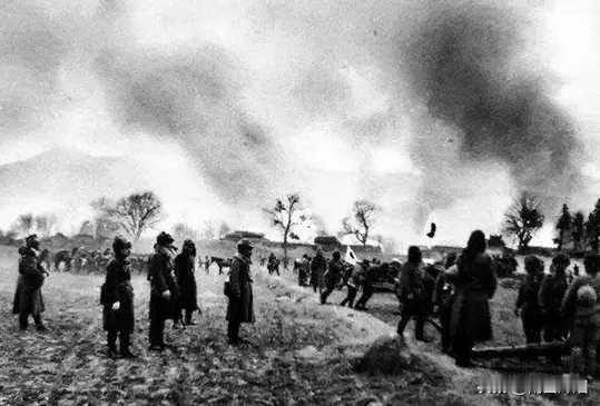 日寇暴行:长阳平洛干溪坡惨案

1943年5月底,在鄂西战场遭到失败的日寇为图报