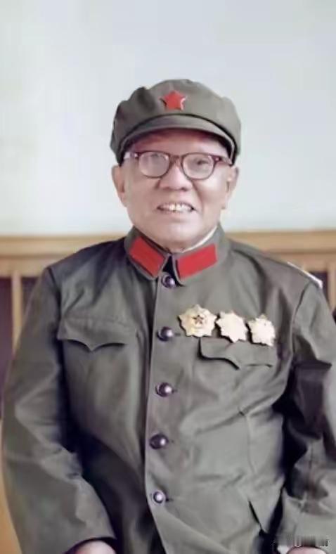 这是我们上小学的时候，语文课本上《朱德的扁担》的作者，毛主席曾经称他为“军中良才